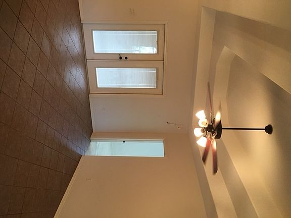 5th image of 52 Lakewood Dr