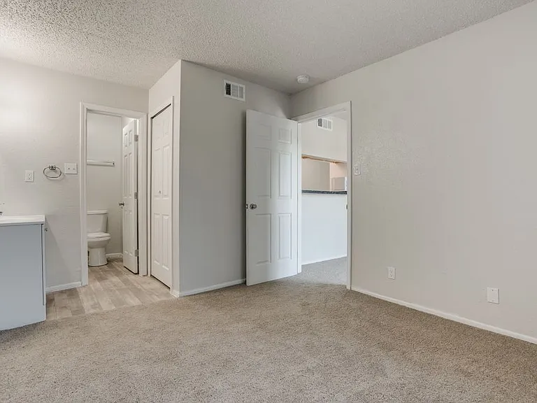 Woodland Apts San Antonio — Photo 8