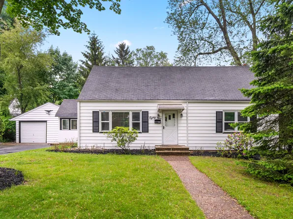 85 Serpentine Rd, Demarest, NJ 07627