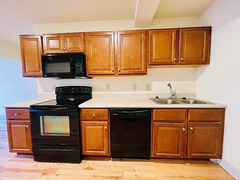 191 College St #303 — Photo 5