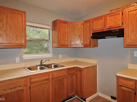 4th image of 6058 Redpoll Ave