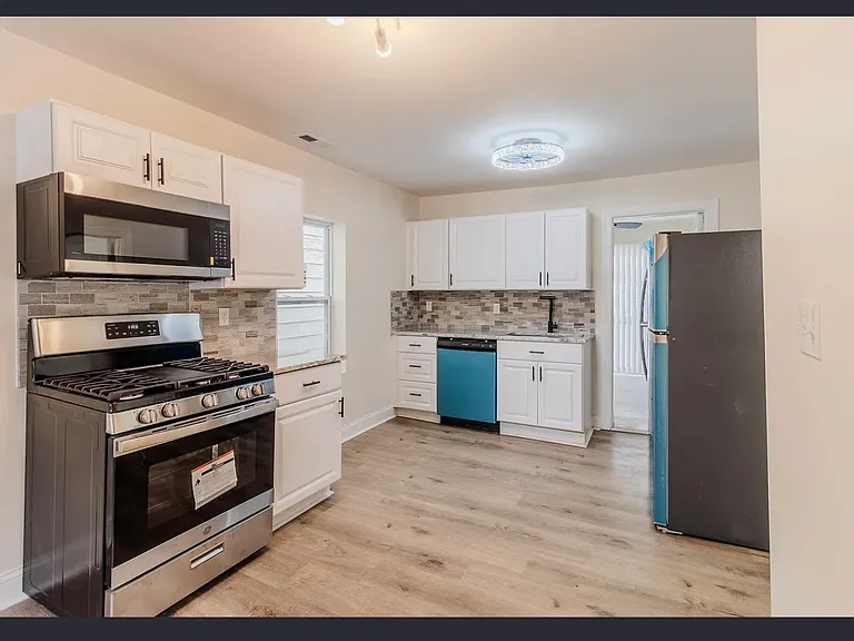 2644 Madison St #A — Photo 3