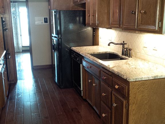 Kitchen with Granite
