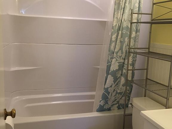 4th image of 2302 Meadowood St