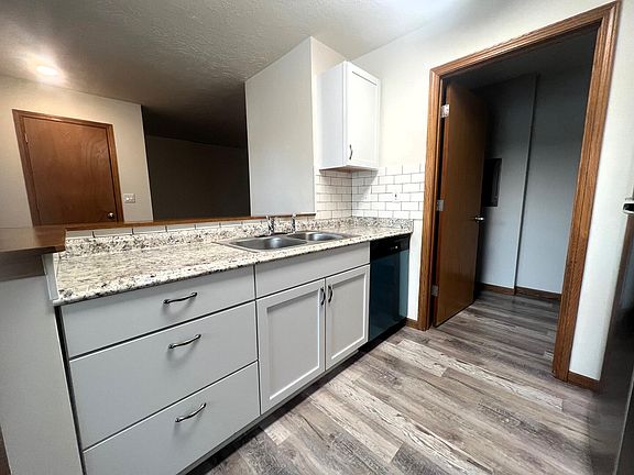 5th image of 635 Milcrest Dr