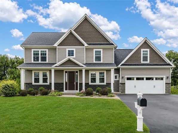 22 Tea Olive Ln, Fairport, NY 14450