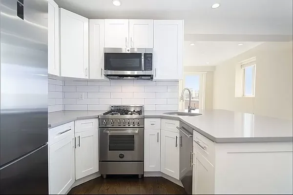 Rented by REAL New York | media 3