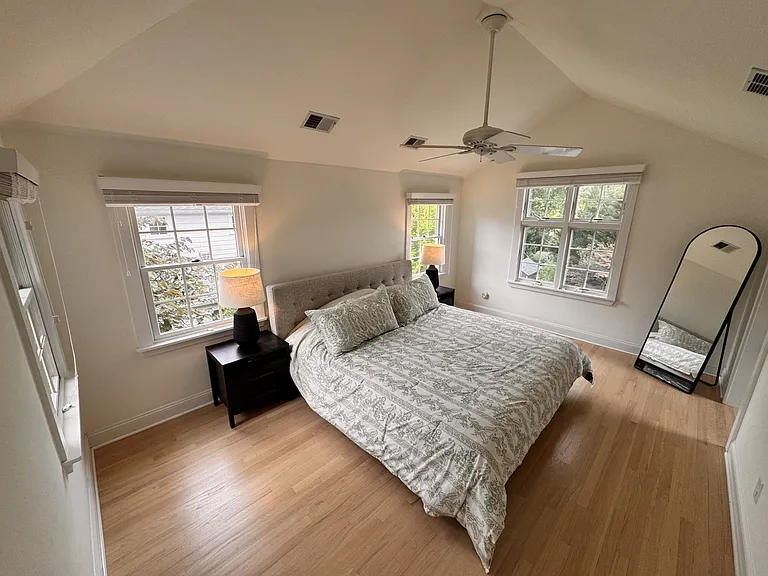 10404 Ewell Ave — Photo 5