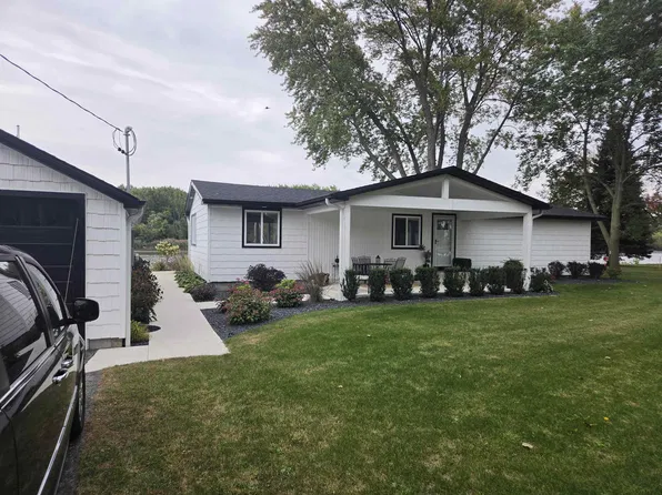 3303 Evergreen Dr, Bay City, MI 48706