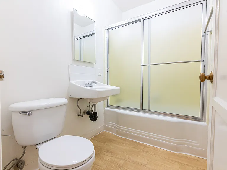 Gayley Manor Apartments — Photo 39