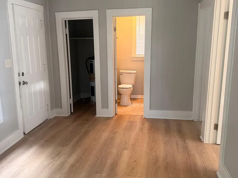 514 Avenue C NE #4 — Photo 3