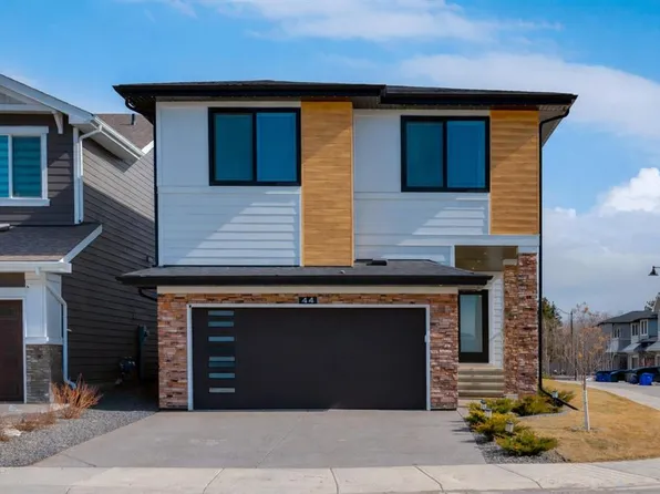 44 W Grove Line SW, Calgary, AB T3H 6E3