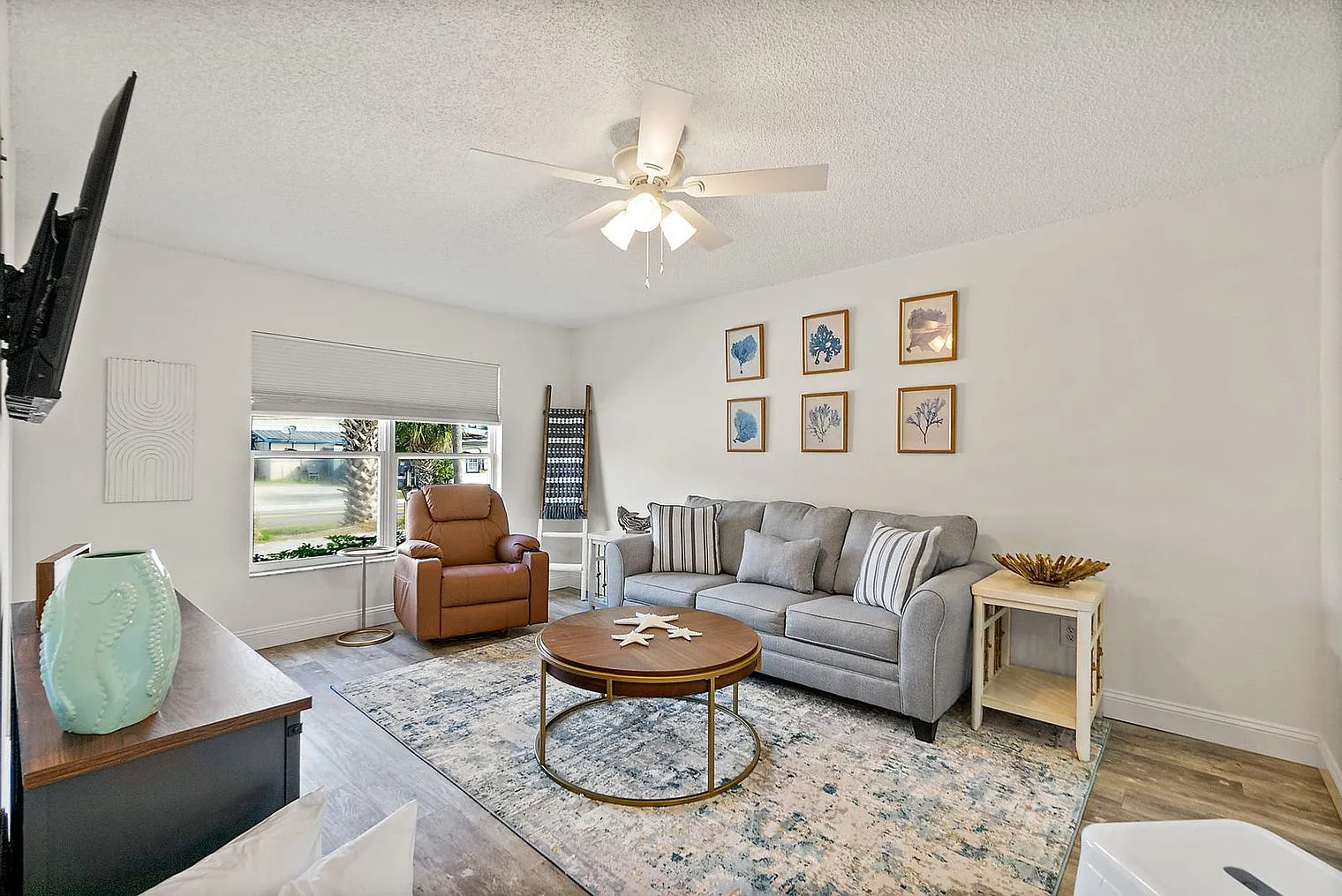 2 bed, 1.0 bath, 1194 sqft, $2,403 — Photo 1