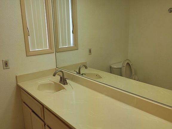 4th image of 16275 Avenida Manzana