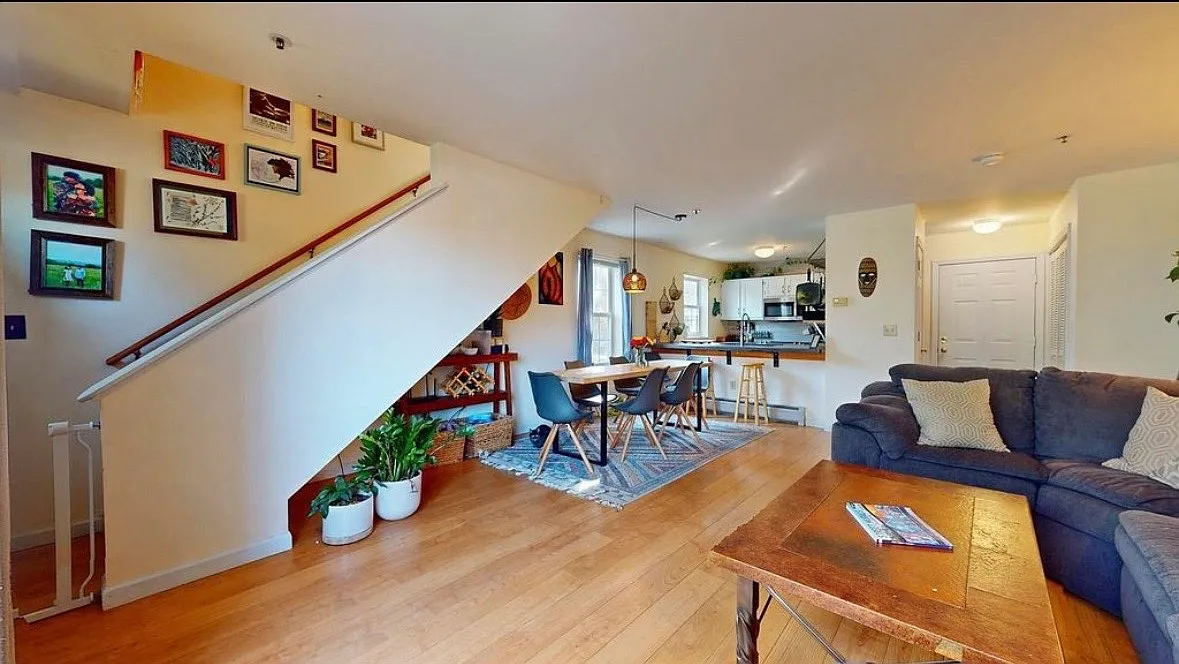 2 bed, 1000 sqft, $1,300 — Photo 3