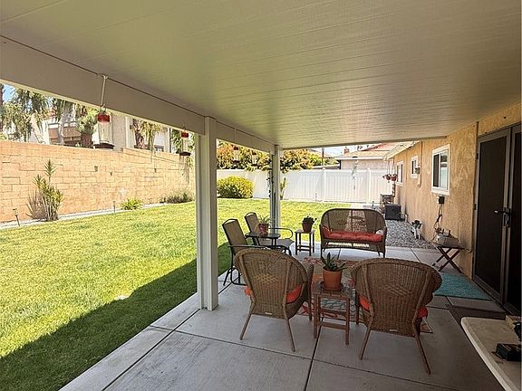 3rd image of 1013 E Calora St