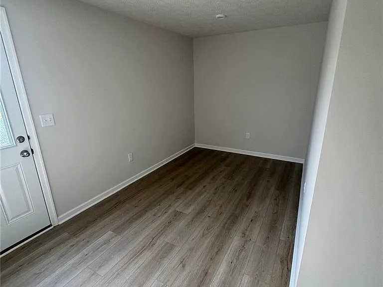 4034 Hemlock Ct — Photo 8