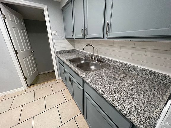 3rd image of 4031 Marlo St