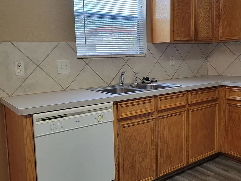 2611 Echo Dr — Photo 10