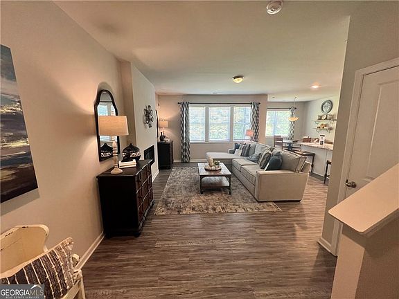 3rd image of 113 Mill Pond Ln