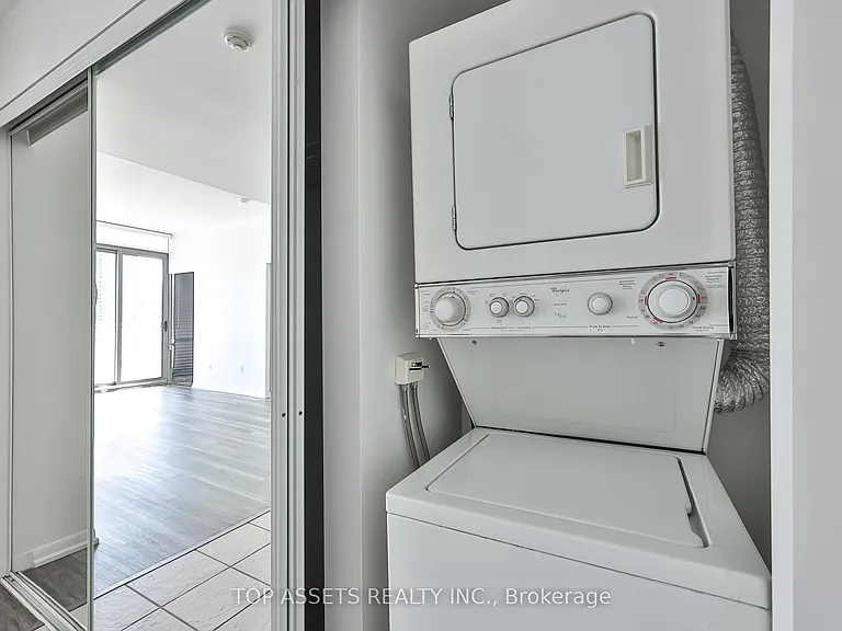 37 Grosvenor St #2109 — Photo 23