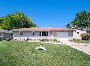 724 Hiawatha Dr, Elgin, IL 60120