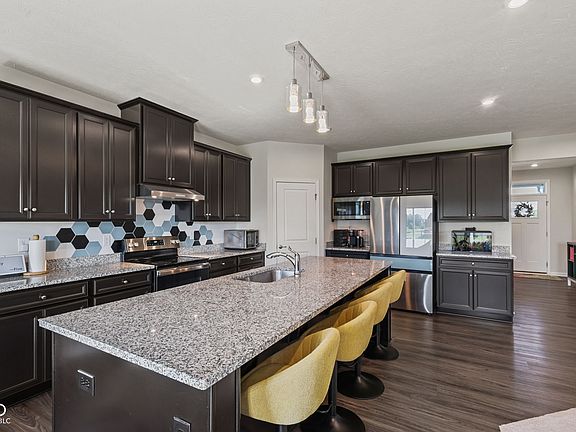 5th image of 16764 Ayshire Dr