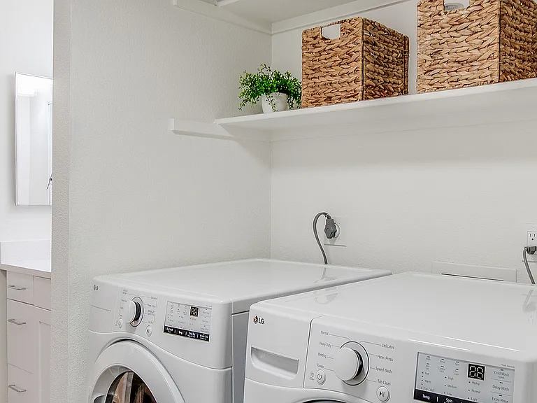 Antioch Apartments with In-Unit Laundry | Mira Vista Hills Apartments | Apartments for rent in Antioch, CA