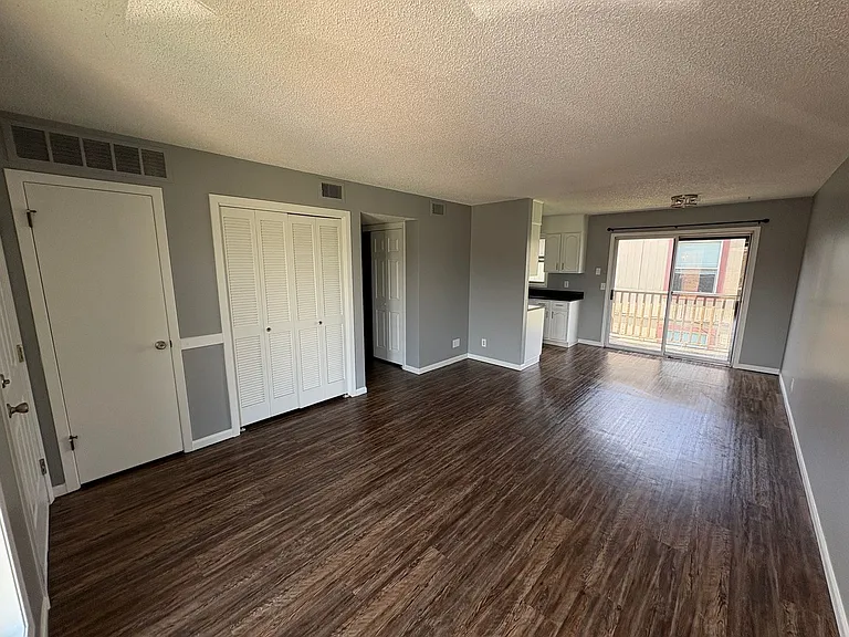 6720-6732 W Par Ln — Photo 9