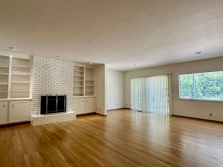 116 Granada Way — Photo 6