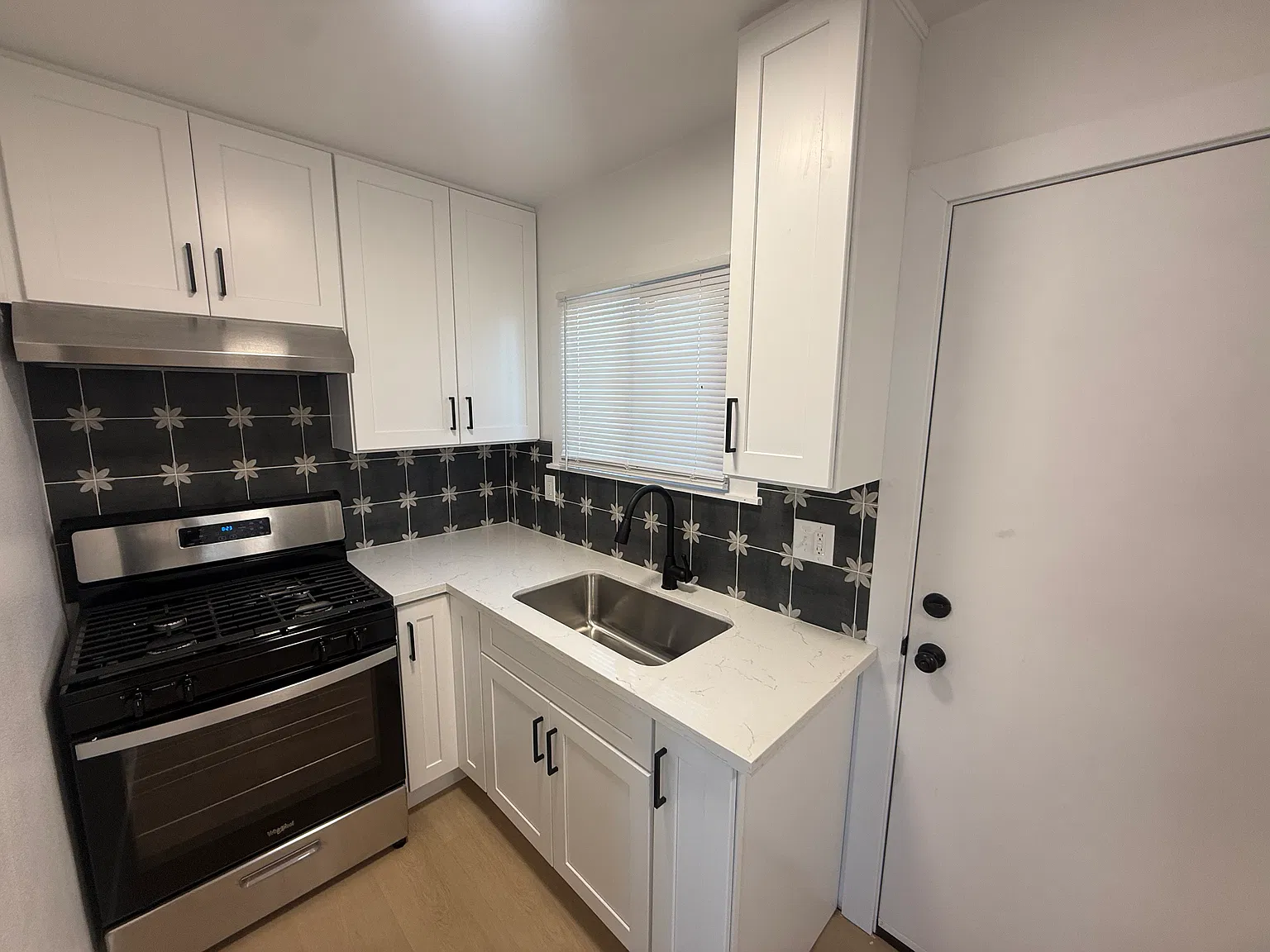 1 bed, $2,295 — Photo 4