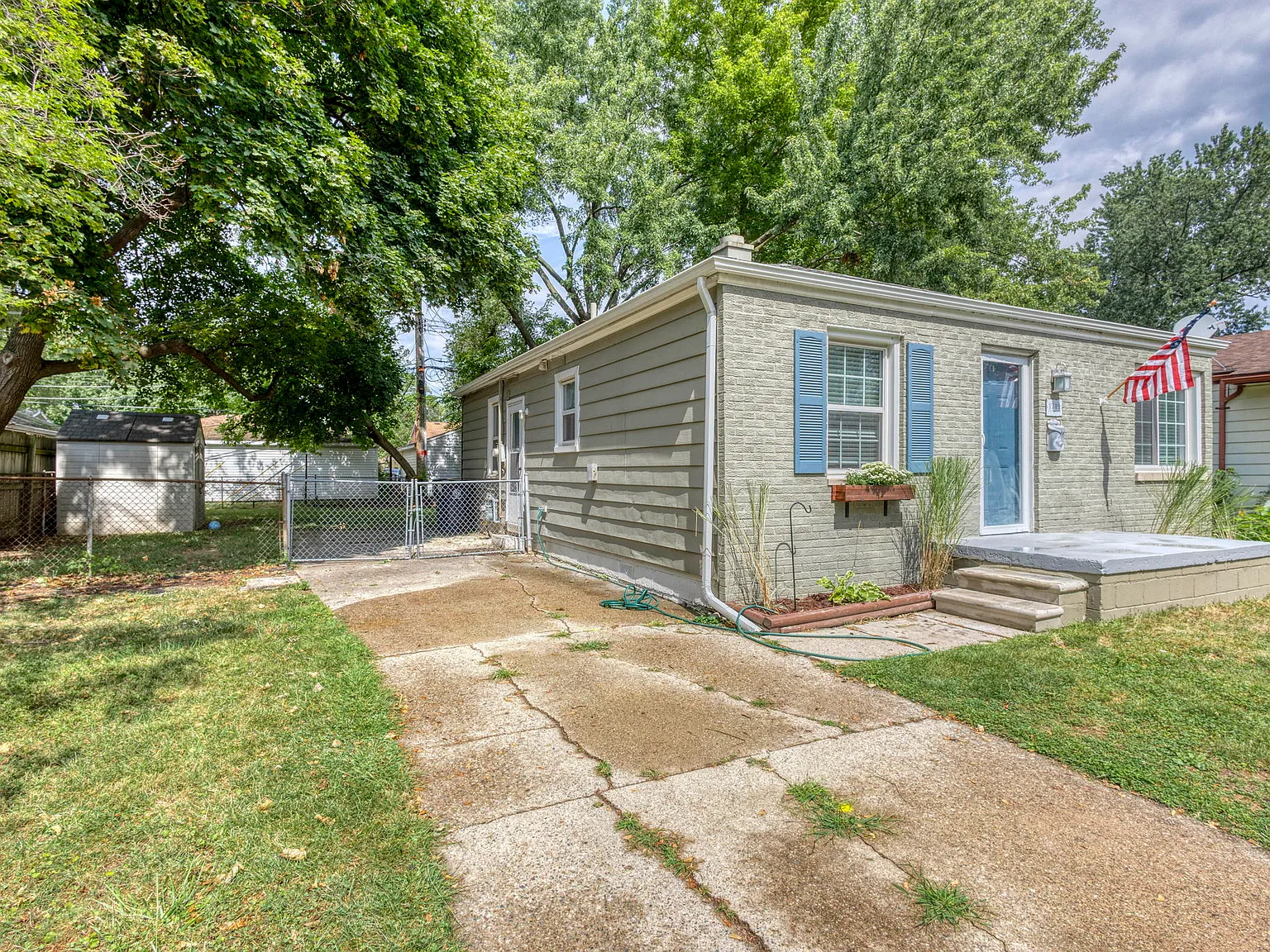 3 bed, 906 sqft, $1,950 — Photo 2