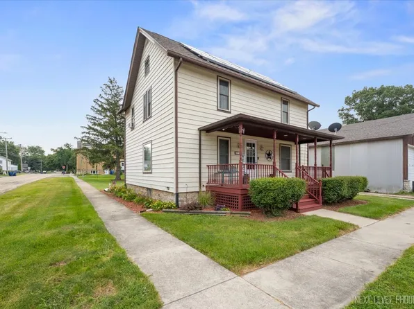 194 N May St, Hinckley, IL 60520