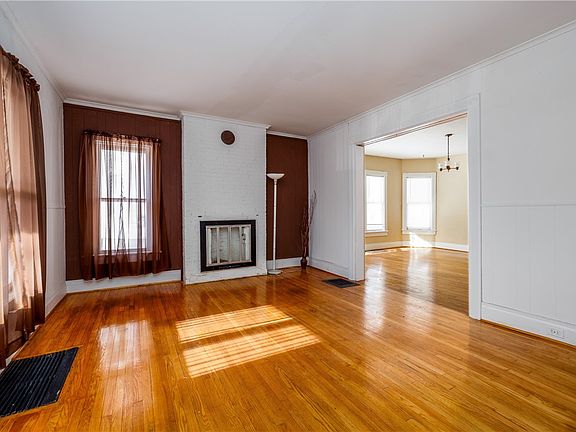 3rd image of 212-214 Lewis St