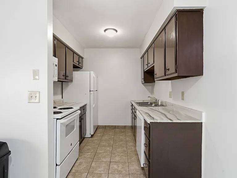 825 South Grand Avenue — Photo 6