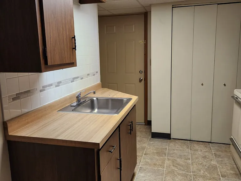 603 New Castle Rd #B — Photo 4