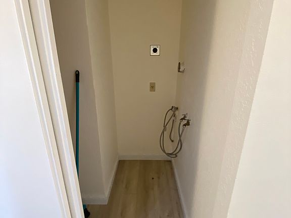 Washer and Dryer Hookups