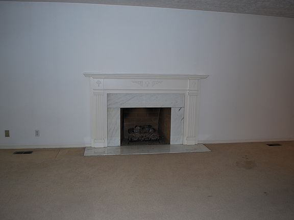 4th image of 4790 S Saxony Cir