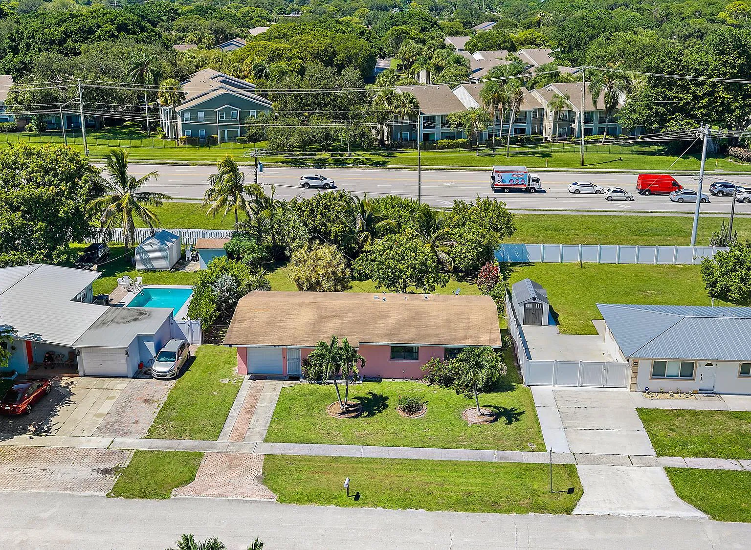 3 bed, 1.0 bath, 1516 sqft, $3,000 — Photo 3