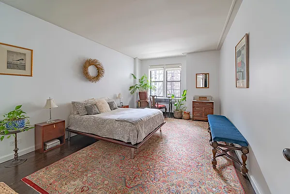 Sold by R New York | media 11