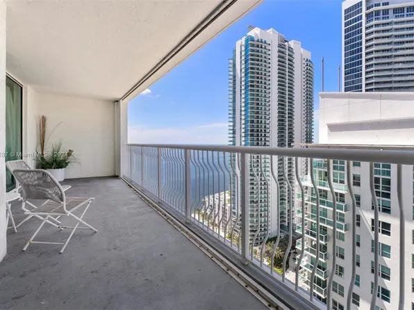 1200 Brickell Bay Dr APT 2707, Miami, FL 33131