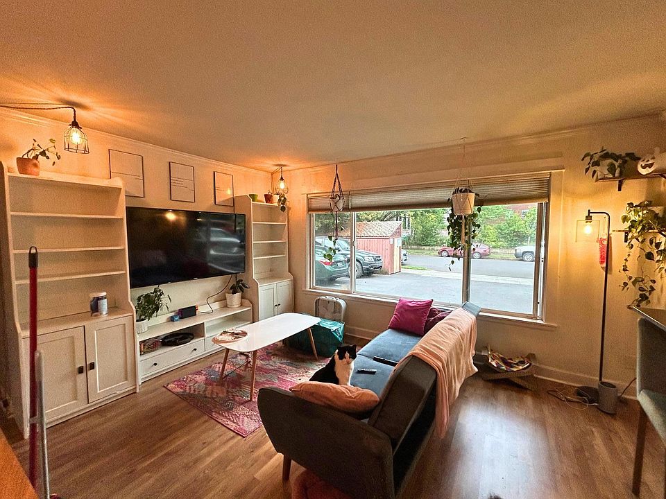 Built-ins and breakfast nook included with rental.