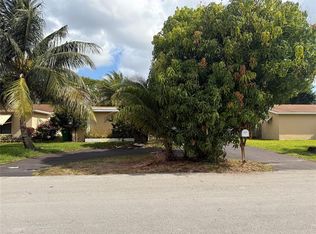 8849 W Long Acre Dr, Hollywood, FL 33025