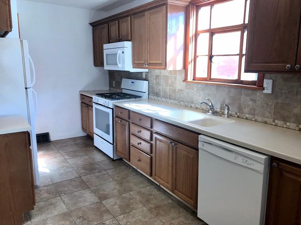 1st image of 512 Alexander St