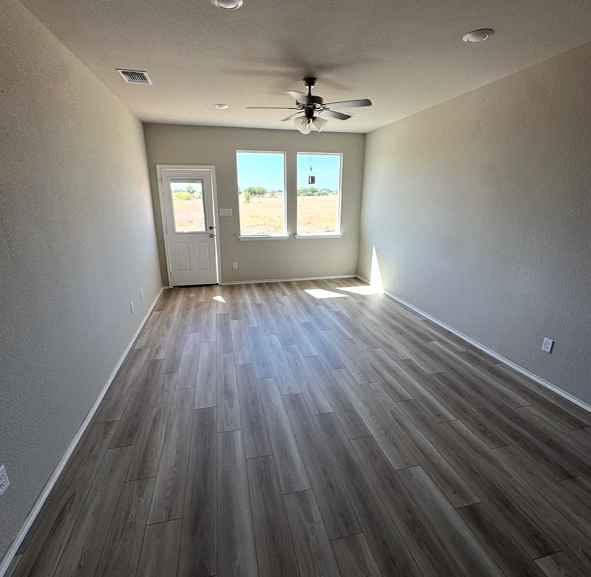 4 bed, 1479 sqft, $1,700 — Photo 3