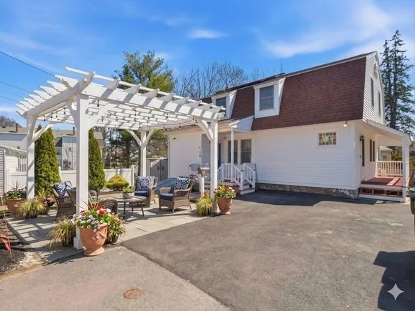 19 Elm Ct, Andover, MA 01810