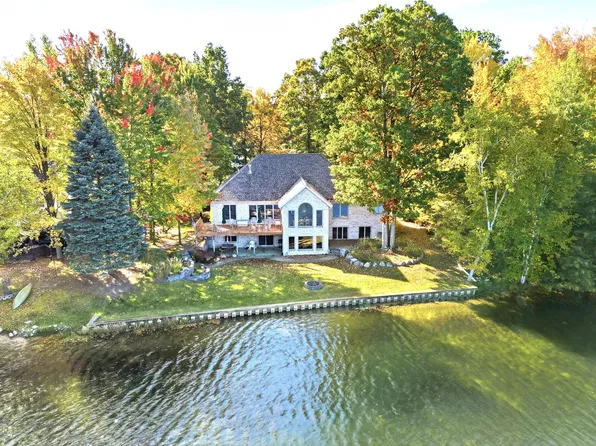 9418 Elmwood Ct, Stanwood, MI 49346