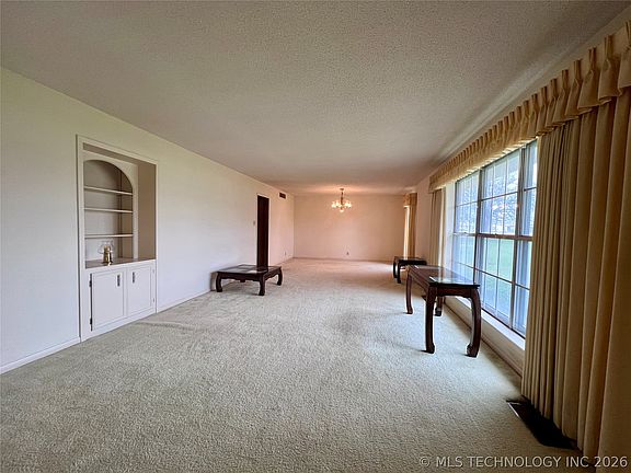 4th image of 308 E Main St