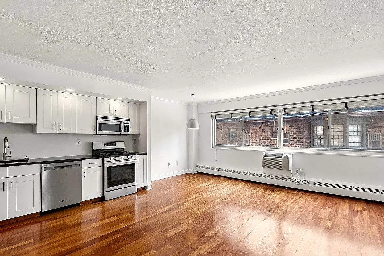 2101 Chestnut St — Photo 1