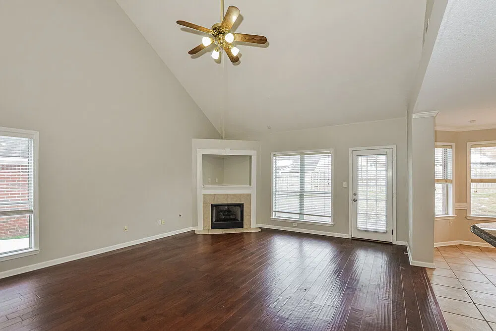 4 bed, 3.0 bath, 2408 sqft, $3,130 — Photo 4